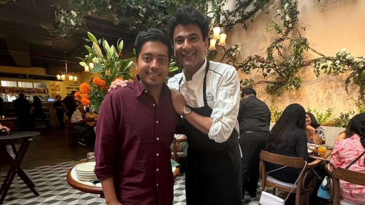 “So Humble,” Says Comic Aakash Gupta After Chef Vikas Khanna Hosted Him On A Sold-Out Day; All Praises For His Humility & Food