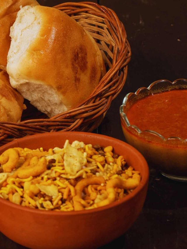 6 Places To Relish The Yummiest Misal Pav In Pune 6 Places To Relish The Yummiest Misal Pav In Pune