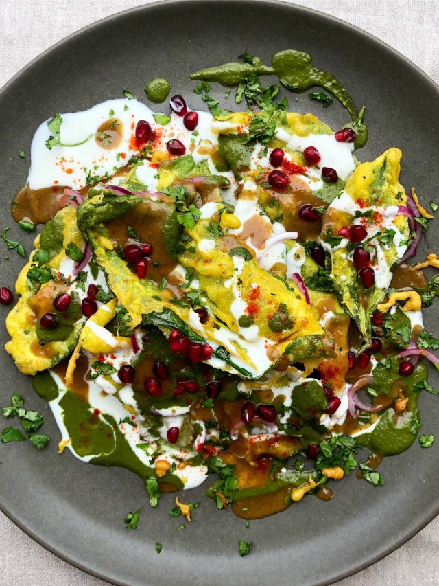 Make This Delicious Palak Pattey Ki Chaat Served At The Ambani Wedding; Recipe Inside