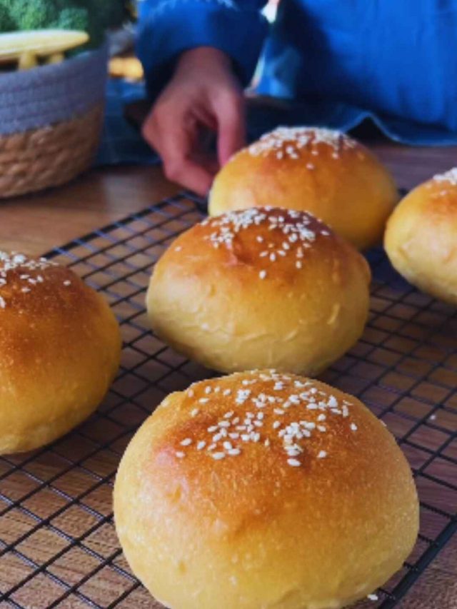 Chef Neha Deepak Shah Bakes Whole Wheat Burger Buns Without Any Preservatives; Shares Recipe