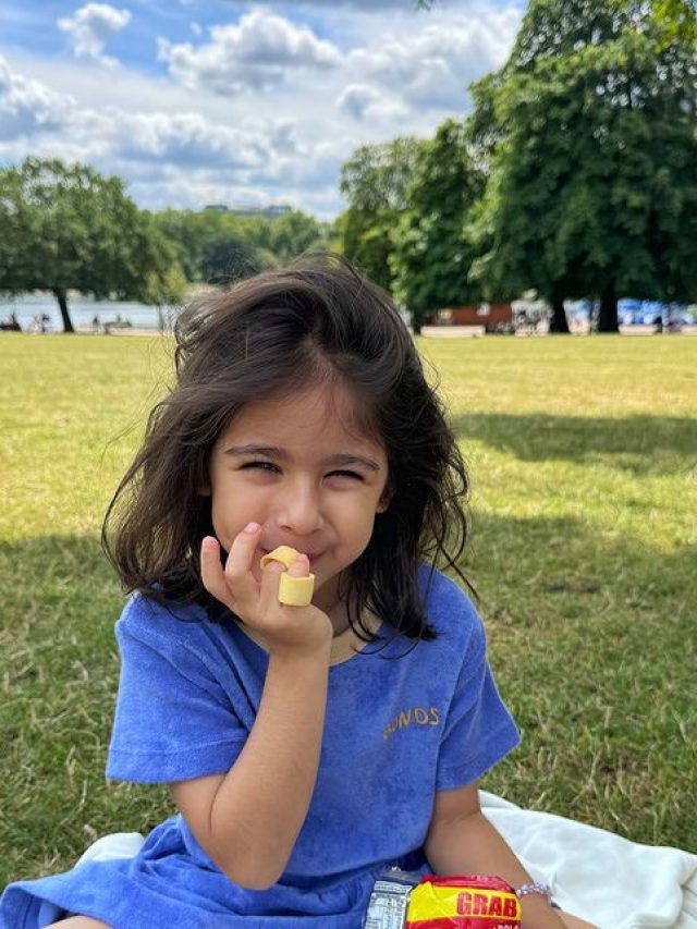 Your Escape From Ambani Wedding Madness, Adorable Pics Of Soha Ali Khan & Her Family Enjoying A Fun Picnic