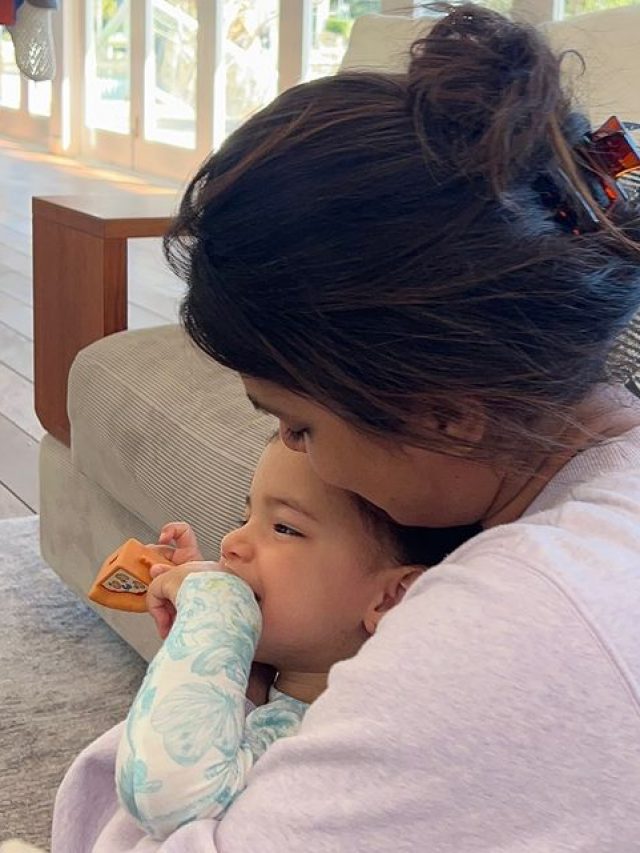 Priyanka Chopra With Daughter Malti After 42+ Hrs Of Travelling; Says, “This Is All I Need”