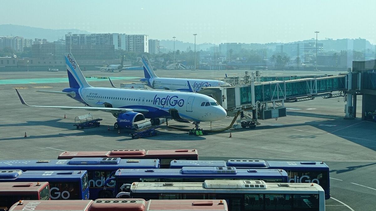 Delhi-Mumbai IndiGo Flight Stuck At Airport For 8 Hrs With No AC; Leaves Passengers Angry & Frustrated