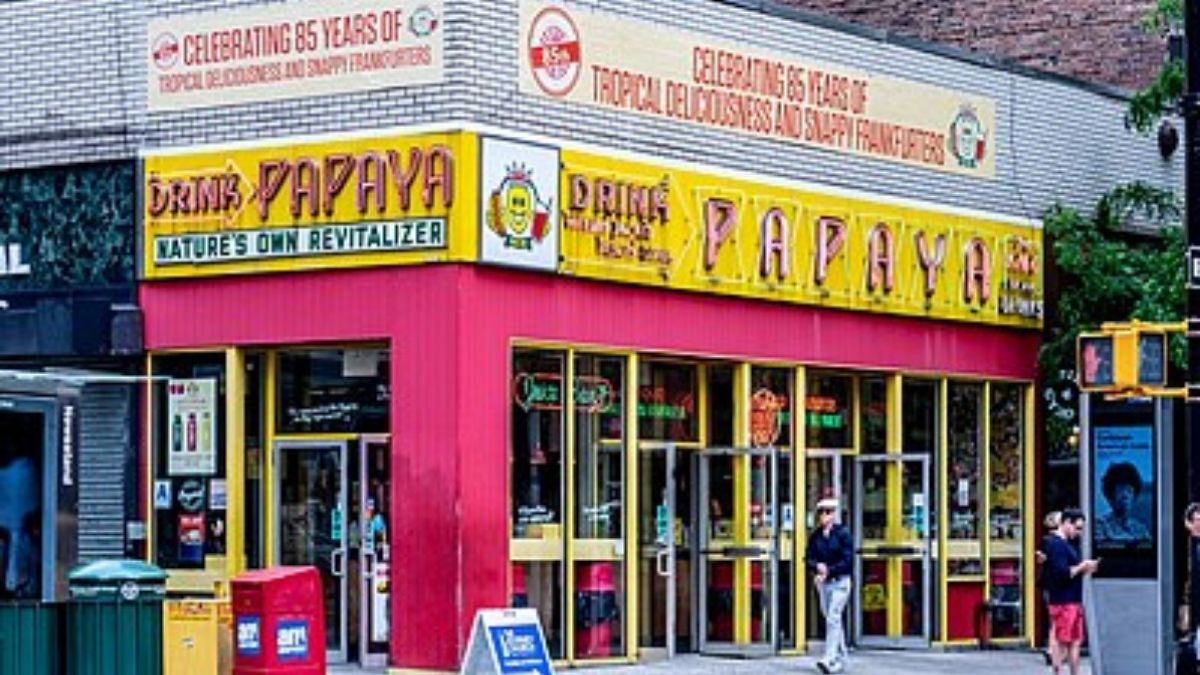 Papaya King Reopens In New York And No One Is More Excited Than Sarah Jessica Parker