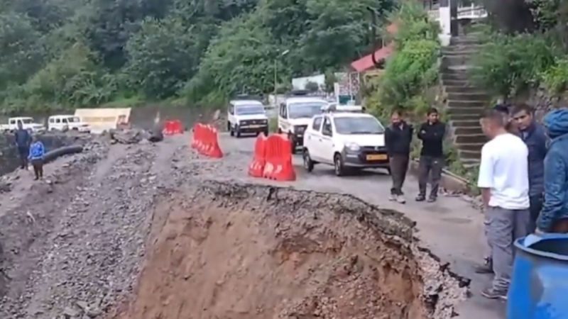 Badrinath National Highway Blocked