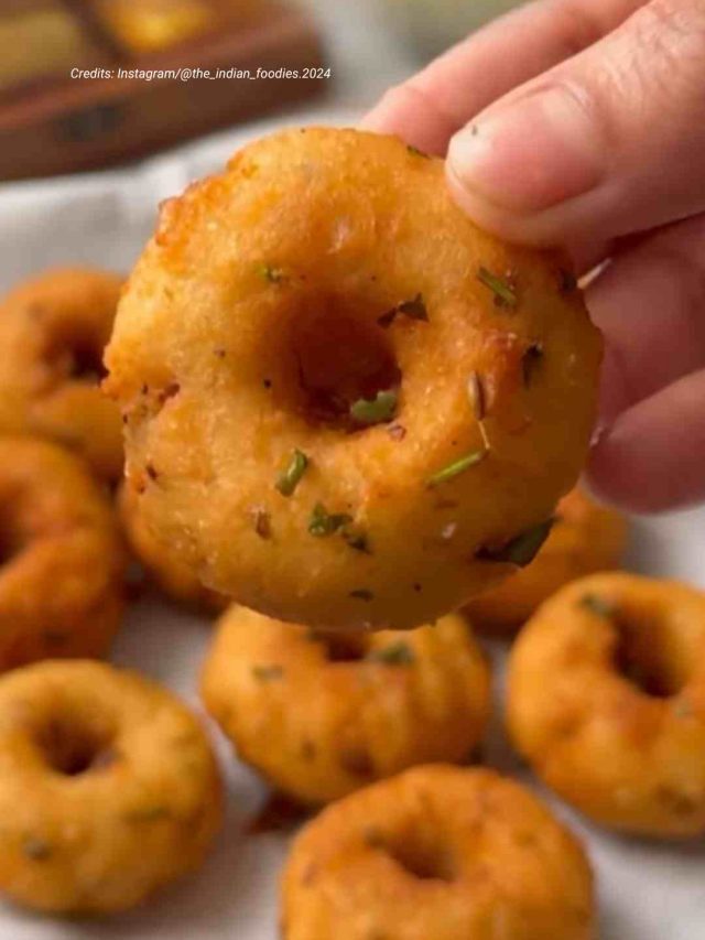 This Crispy Murmura Vada Recipe Is A Must-Try! This Crispy Murmura Vada Recipe Is A Must-Try!