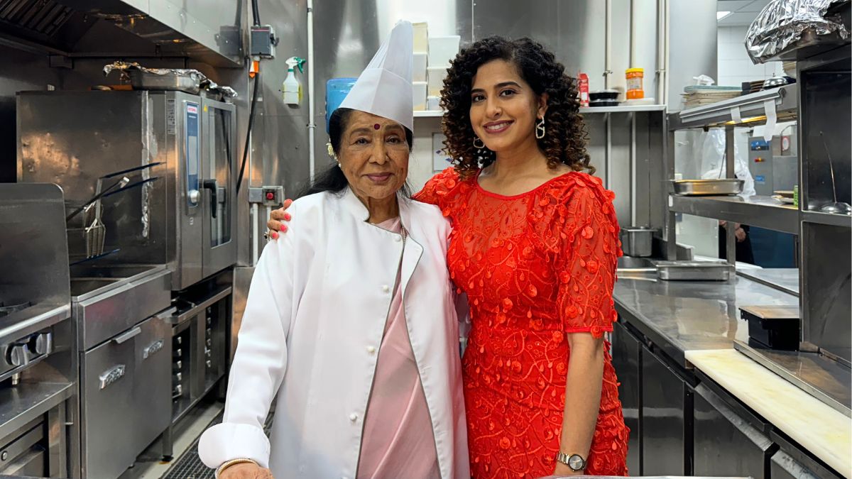 Asha Bhosle Feels Delighted To Wear A Chef’s Coat & Hat