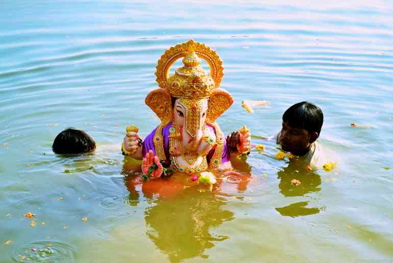 gold chain Ganesh