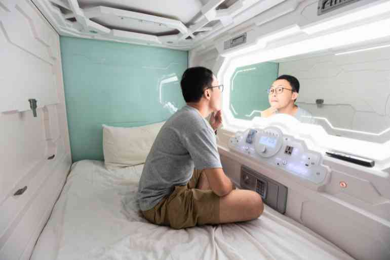 capsule hotel