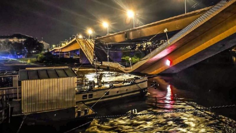 Carola Bridge Collapses