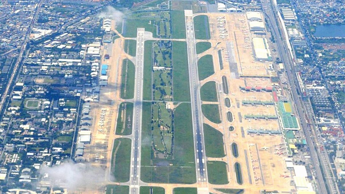 Do You Know There’s A Golf Course Right Between Runways At Bangkok’s Don Mueang Airport?