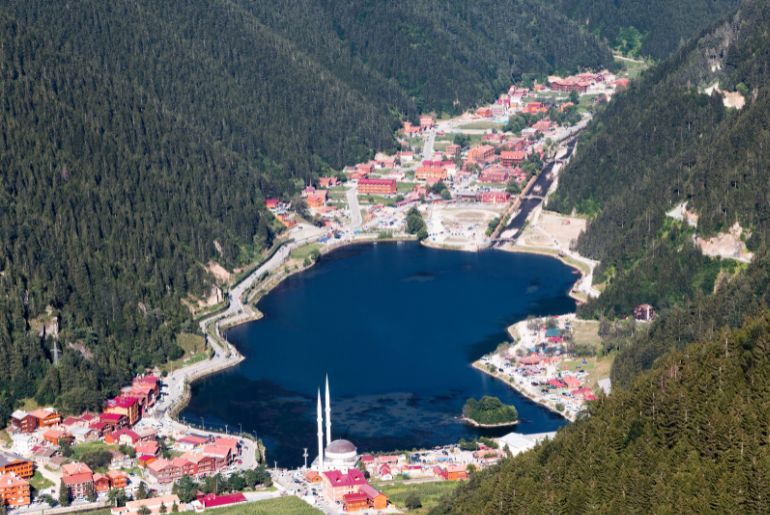 Uzungol Lake