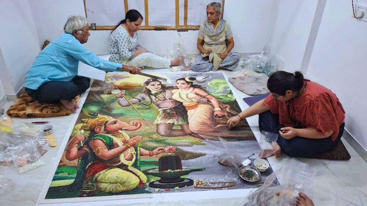 Since 64 Years, This Mumbai Artist Has Been Making Sabudana Rangolis Of Lord Ganesha By Hand