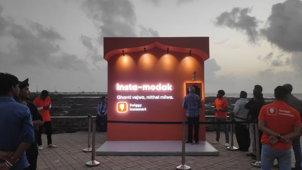 FREE Modaks In Mumbai! Swiggy Instamart Set Up A Modak Dispenser At This Iconic Promenade In Mumbai