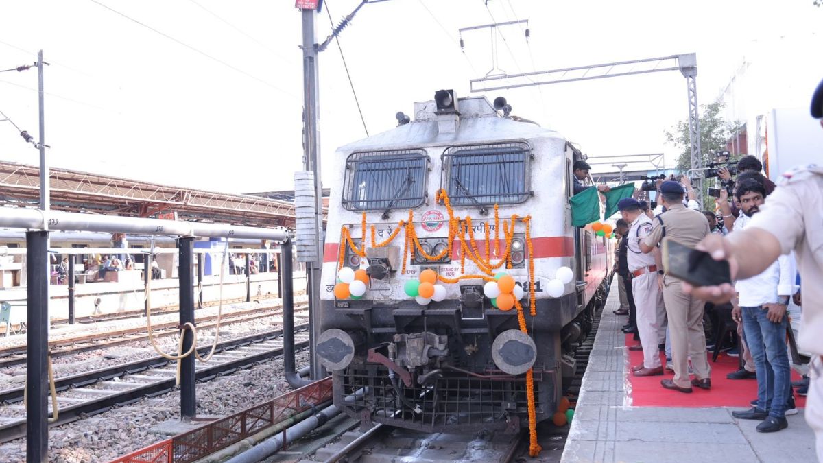 Bharat Gaurav Deluxe Train Embarks On 10-Day Cultural Expedition; Key Stops Include Ayodhya, Sitamarhi, and Pashupatinath Temple