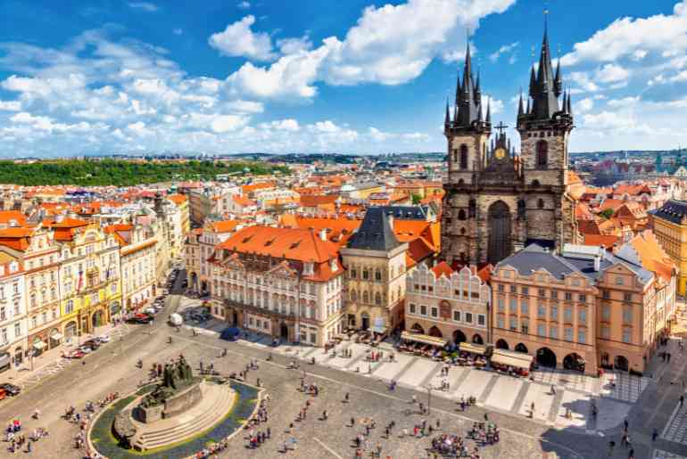 Prague night-time pub crawls 