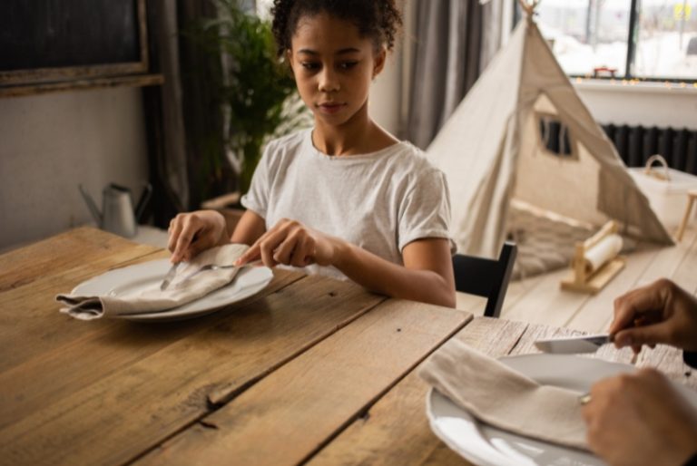 From The First Bite To The Last Toast, 10 Essential Table Manners To ...