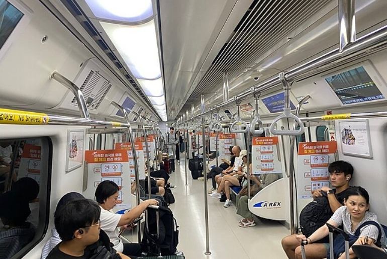 seoul subway train