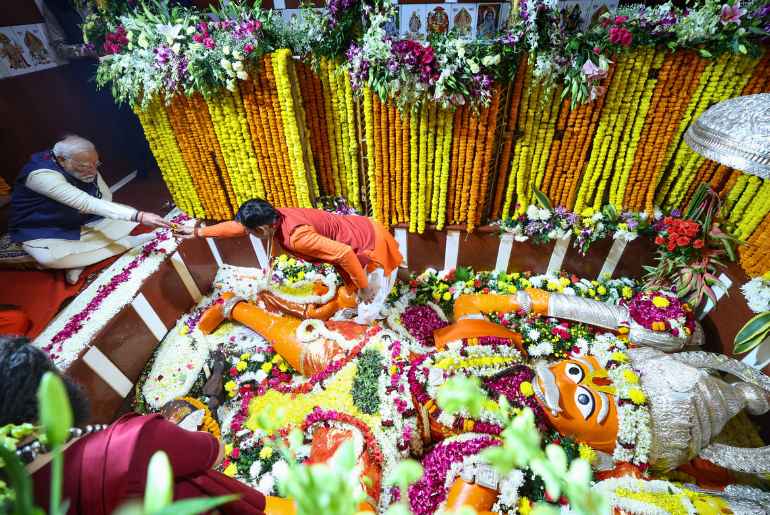 Bade Hanuman Temple 