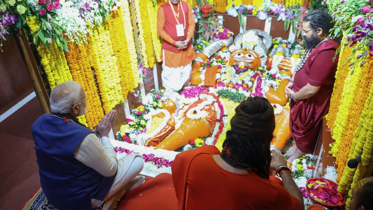 PM Narendra Modi Visits Bade Hanuman Temple In Prayagraj & Here’s All You Need To Know About This Unique Temple