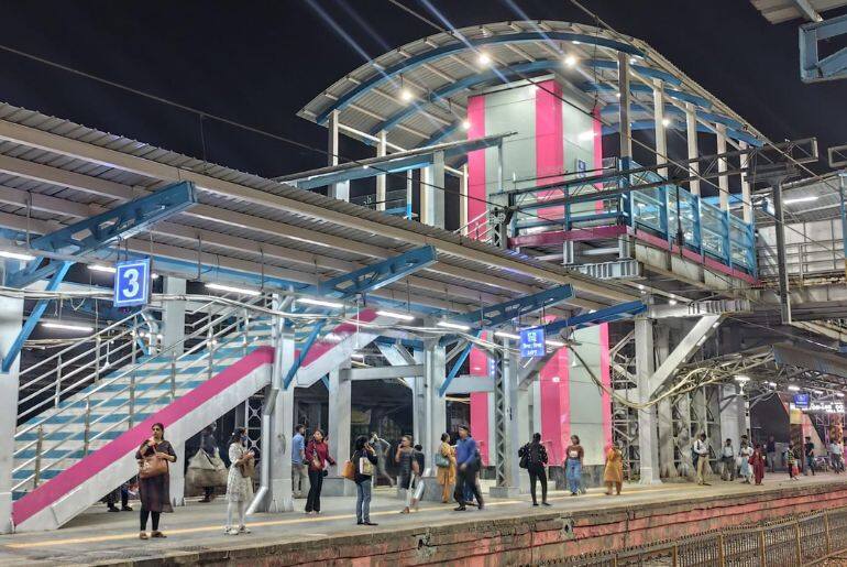 Khar Station Elevated Deck