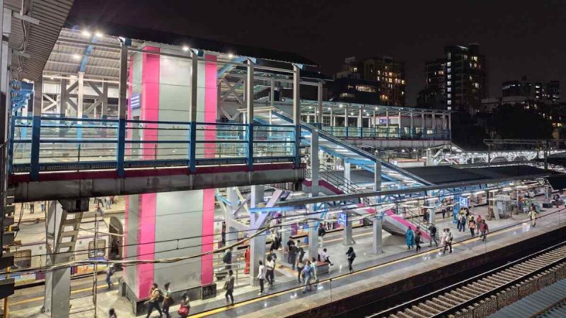 Khar Station Elevated Deck