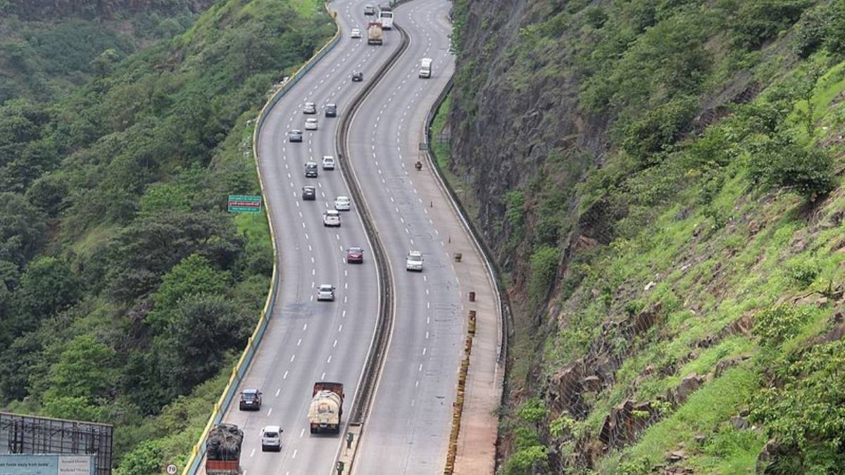 Mumbai-Pune Expressway Now Has AI Cameras At 52 Locations To Track Speeding, Not Wearing Seatbelts And Other Traffic Violations