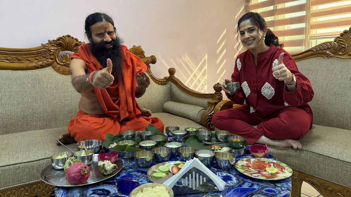 Kamiya Jani Enjoys A Nutritious Sattvik Meal With Baba Ramdev