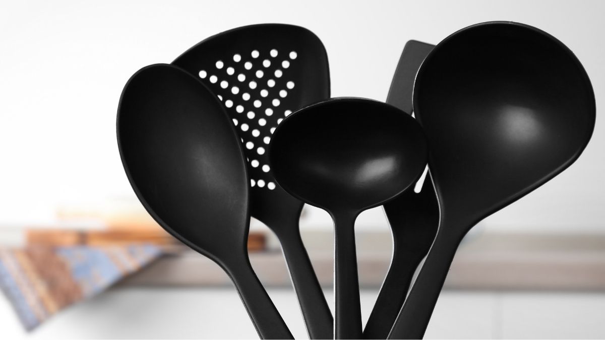 You Need To Throw Out THESE Kitchen Utensils. Here’s Why