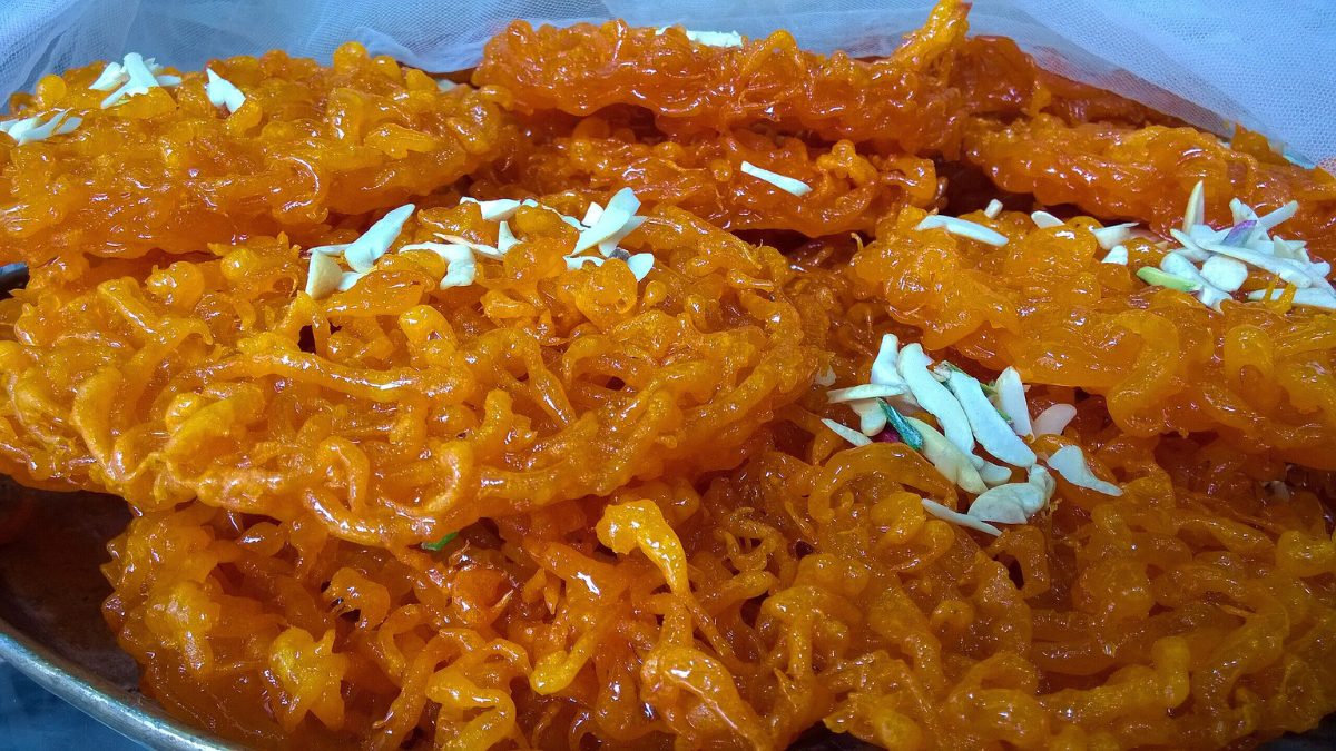 Move Over Jalebi! Sindhi Gheeyar Is The Giant, Crunchy, And Irresistibly Sweet Treat You Need This Holi