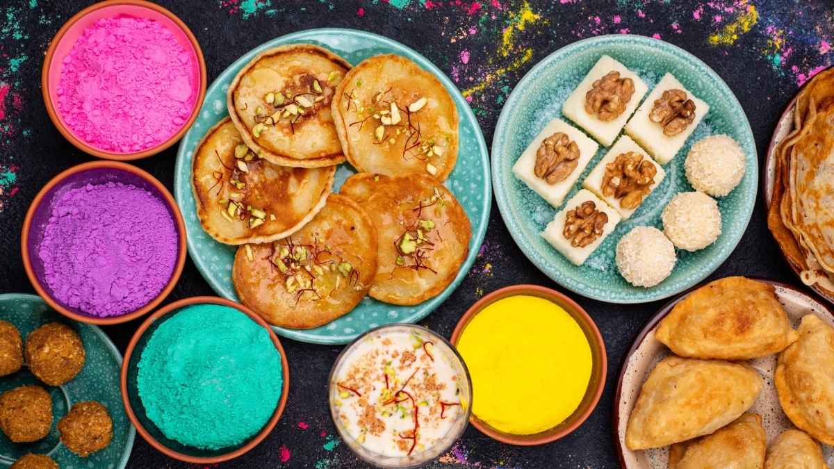 how to celebrate holi in hindi