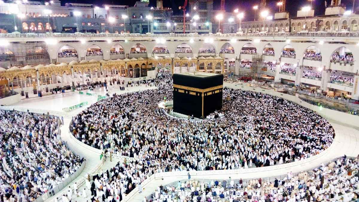 Saudi Government Slashes Umrah Visa Issuance By 90% Without Warning, Leaving Pilgrims & Agencies In A Fix