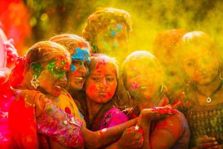 holi travel trends