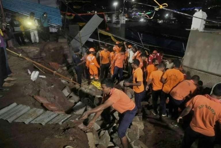 8 Killed & Several Injured In Wall Collapse At Temple In Andhra Pradesh ...