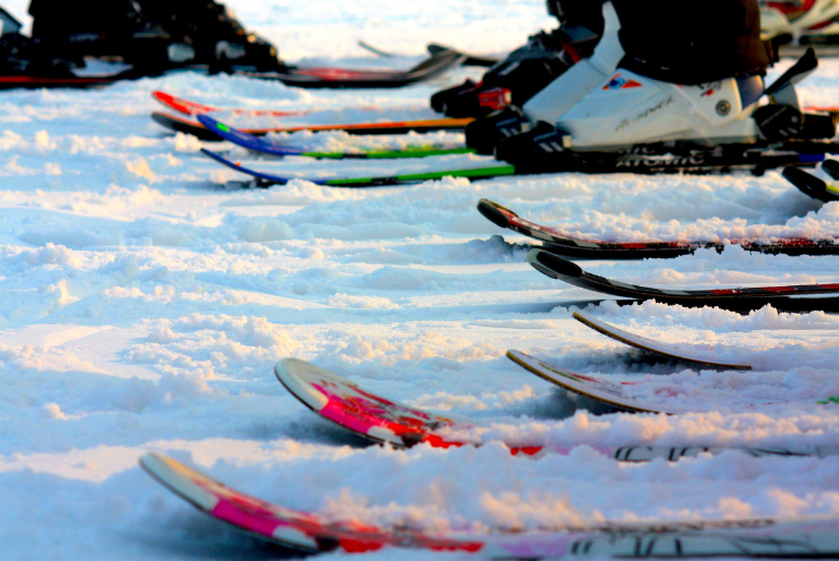 ski in Auli and Gulmarg