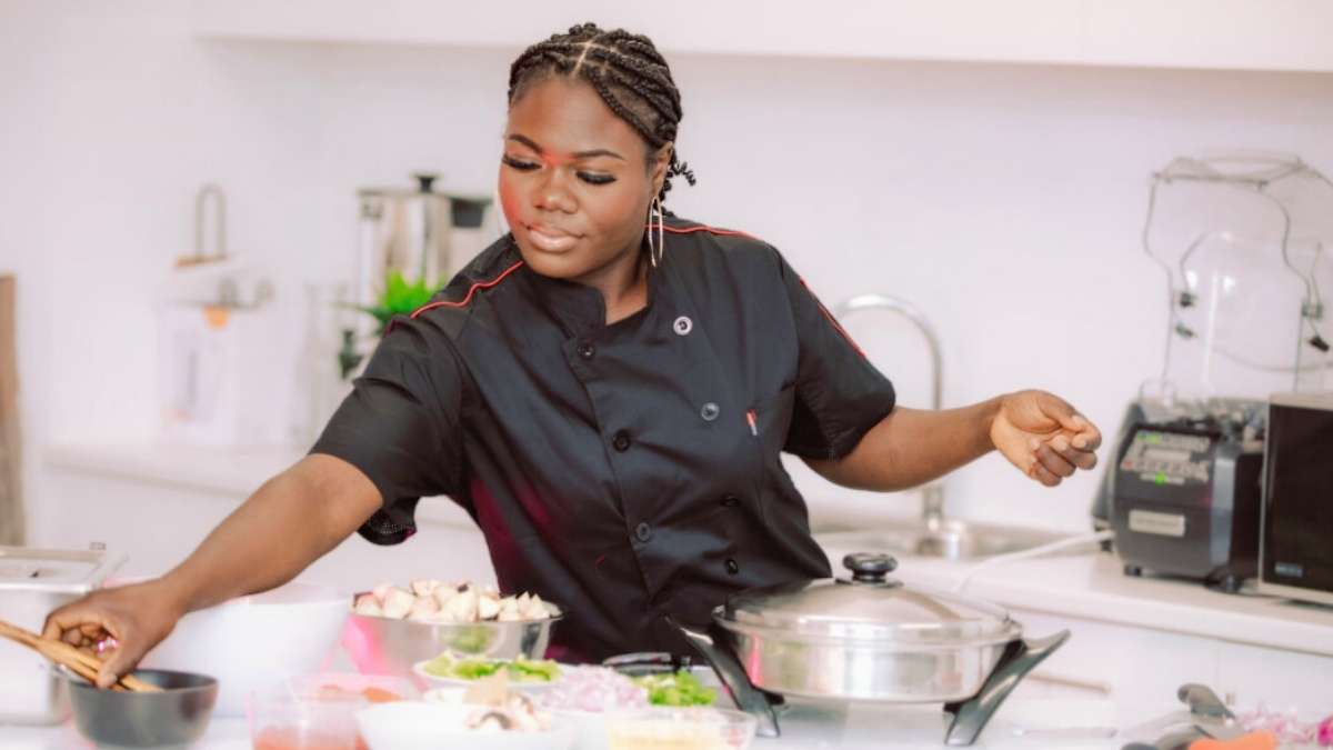 Chef Claims The Title For ‘Longest Cooking Marathon’ By Cooking For 140+ Hours!
