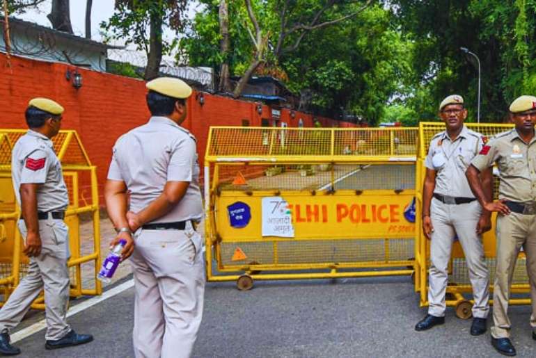 Delhi air siren 