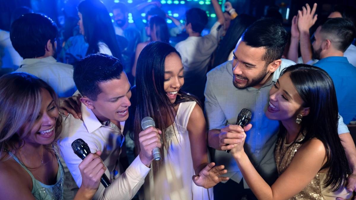 There’s A One-Night Only Group Karaoke Session Happening In Dubai This May & Here’s All About It!