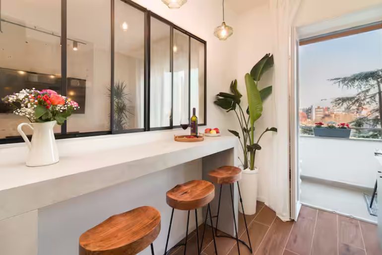 New- Luxury Flat W Bathtub, Fireplace & Terrace