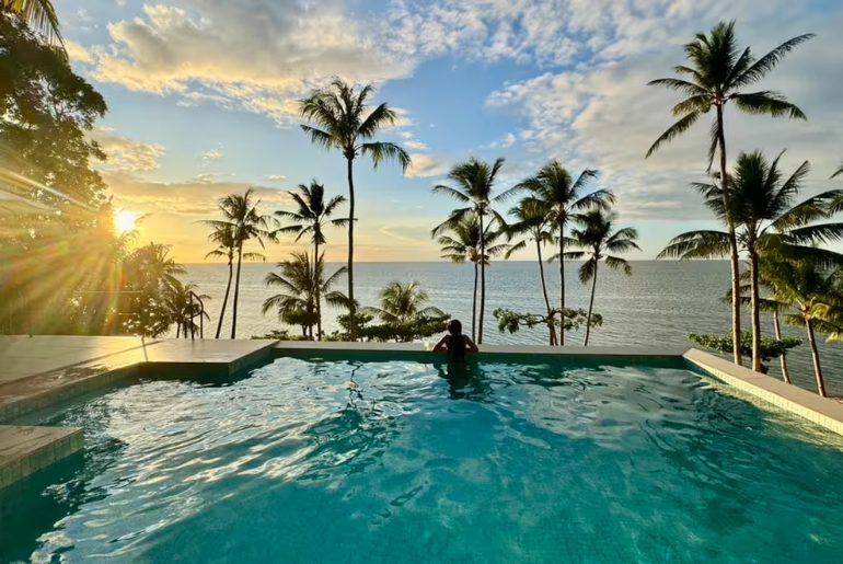 Private guesthouse villa with Rooftop Pool