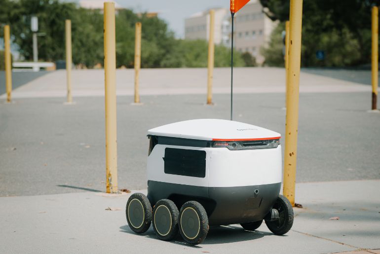 Food Delivery Robots Dubai