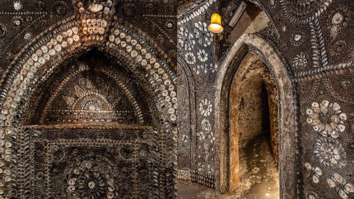 Discovered In 1835, This Mysterious 70-Ft Underground Passage Is Lined With 4.6 Million Mysterious Shells