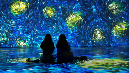 Walk Through Starry Night & Chat With Mona Lisa At Legends Immersive Cinema, Delhi