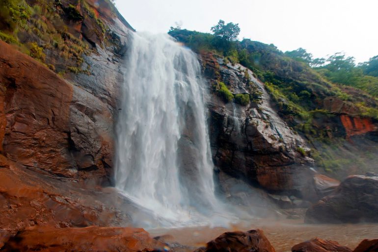 Agaya Gangai waterfalls
