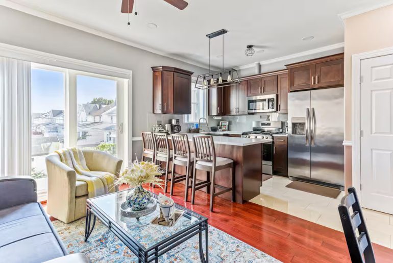 Cosmopolitan Airbnbs