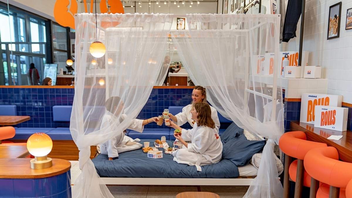 Homer Lobster DIFC Has Set Up An Actual Bed For You To Have Your Breakfast In And There’s Caviar, Well, Sort Of!