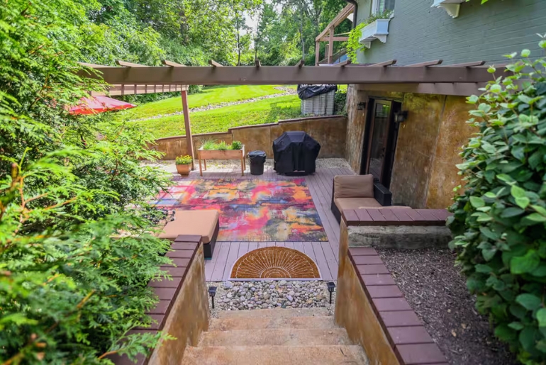 Cozy 2 Bed Apartment w Patio