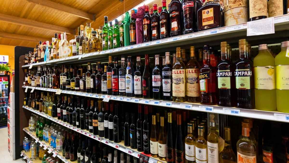 Delhi Airport’s Only Liquor Outlet Is Grappling To Survive; Here’s Why