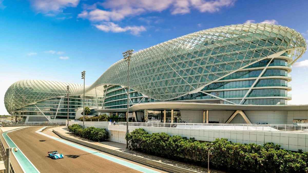 Abu Dhabi’s Iconic W Hotel To Host Live F1 Screenings At Its Trackside Lounge & You Can Enter For FREE!