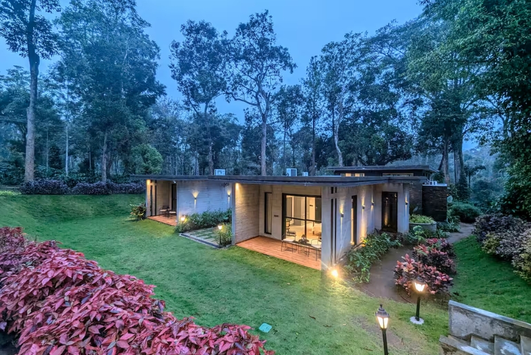 Five-room luxury pool villa in an estate in Coorg
